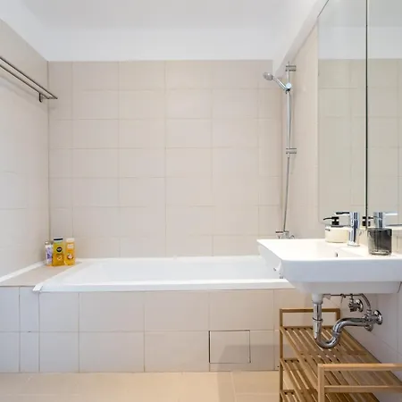 Breeze - Modern Escape In Pipera * Bükreş